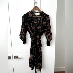 NWOT Floral Duster/Robe Size Small